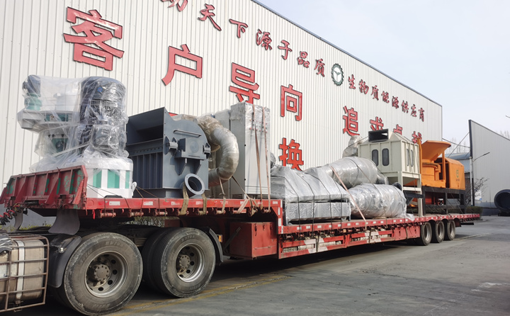 由于山東顆粒機質(zhì)量與價格并存，在市場的所占比例越來越大，越來越多的客戶選擇與山東顆粒機廠家合作，購買鋸末顆粒機、破碎機、粉碎機等設(shè)備。