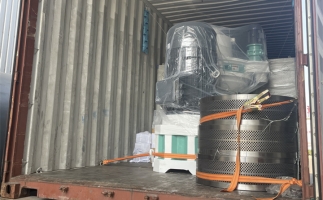 2套160kw鋸末顆粒機發(fā)往東南亞，生產(chǎn)線已裝車，準備發(fā)貨